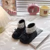 Botas de couro com acabamento em renda para meninas, botas curtas quentes de inverno com forro de pelúcia, botas de bebê estilo princesa com laço, sola macia