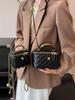 Bolso Pequeño con Texto de Moda para Mujer 2025 Nuevo Diseño Nicho Primavera y Verano Bolso Cruzado de Cadena Rómbica Bolso Cubo Portátil