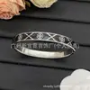 Fornecimento Exclusivo Transfronteiriço de Conjuntos de Brincos, Colares, Pulseiras, Anéis e Broches Réplicas de Alta Qualidade da Marca Tb com Etiquetas, Atacado