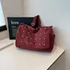 Bolso Bandolera Personalizado Decorado con Remaches para Viaje Otoño e Invierno Nuevo Bolso de Hombro para Mujer Estilo Retro Europeo y Americano Gamuza Mate Bolso Mensajero