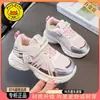 Zapatos Deportivos Nuevos de Primavera y Otoño Antideslizantes Resistentes al Desgaste para Niños Malla Simple Zapatos de Papá Zapatos para Niñas Niños Suela Suave Zapatos Casuales Modernos