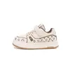 Zapatillas de Cuero Bajas para Niños 2026 Otoño Nueva Moda Zapatos Blancos para Niñas y Zapatos Deportivos Antideslizantes de Suela Suave para Niños