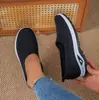Zapatos de Tela Estilo Nuevo 2026 Old Beijing, Zapatos Casuales Transpirables de Punto Volador de una Sola Pieza para Mujer con Ensanchador de Zapatos, Zapatos para Madres de Mediana Edad y Mayores