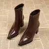 Outono/Inverno 2025 Novo Estilo Francês Salto Alto Plataforma Ultra Alto Botas de Cano Curto Tamanho Grande Bico Fino em Estoque Botas de Tornozelo Transfronteiriças