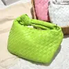Bolso para desplazamientos transfronterizos europeos y americanos, bolso nube de piel de vaca tejido a mano con forma de dumpling, bolso pequeño, bolso de hombro para llevar debajo del brazo