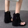 Sandalias bohemias con tachuelas y flecos para mujer, nuevo estilo de verano 2026, tacón de cuña que aumenta la altura, chanclas romanas
