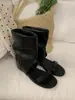Botas frescas Chuyuji retro de caña corta apiladas 2026 nuevo estilo de verano con aumento interno de altura, botas de punta abierta de nicho de moda