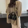 Bolso Cuadrado Pequeño de Peluche Portátil Casual Simple para Mujer Otoño 2025 Nuevo Lujo Accesible de Moda Versátil Bolso de Hombro Único Cruzado