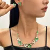 Conjunto de collar y pendientes de trébol con esmalte degradado estilo francés, cadena para la clavícula con incrustaciones de flores de diamante coloridas de lujo ligero, joyería floral