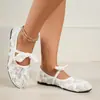 Zapatos Mary Jane para mujer con diseño de una tira, decoración de lazo y parte superior de encaje, disponibles en blanco y en stock