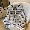 Artículos Populares de Alta Calidad de las Trece Líneas ~ Cubre-traje de Manga Larga Fino con Rayas Negras Protector Solar para Mujer, Top Camiseta de Estilo Holgado y Relajado para Verano