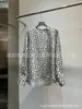 Suministro de Primera Mano 2025 Nuevo Estilo Verano Suministro de Primera Mano Seda Doble Palacio Negro y Blanco Estampado de Golondrinas Camisa de Cuello Redondo