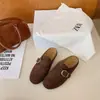 2026 Baotou Meia-sapatilha Estilo Old Money Cor Caramelo Mules Femininas de Outono Preguiçosas Novo Estilo Para Usar Fora Slip-on Salto Grosso