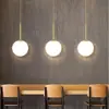 Lustre estilo nórdico para quarto, lustre de vidro de alta qualidade, luz de bola LED, luminária moderna minimalista de vidro branco leitoso com estrutura de ferro