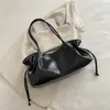 Nova Bolsa de Ombro Único Grande Capacidade para Axila Moda de Trabalho Popular Versátil 2026 Sensação de Luxo Bolsa Feminina Outono Bolsa de Mão