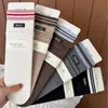 Meias Femininas Outono e Inverno Meias Estilo College Meias de Cano Médio Bloco de Cores Tecido Tendência Etiqueta Meias Esportivas Meias Listradas Caneladas Largas