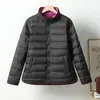 Jaqueta Leve Amassada Outono/Inverno 2026 para Mulheres, Gola Alta Estilo Curto, Fashion para Figuras Petites, Novo Modelo de Penugem de Pato Branco