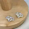 Pendientes de Ala Únicos Versátiles para Mujer Tendencia Ins Exquisitos Pendientes Dulce Temperamento Pendientes de Alta Gama Perlas Tachuelas