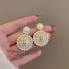 Brincos de pérola para mulheres, brincos estilo Chanel, novo design de nicho da moda 2024, sensação de luxo leve, brincos temáticos de animais únicos