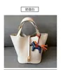 2025 Nueva Bolsa Cesta de Verduras Primera Capa Patrón de Lichi Piel de Vaca Tendencia de Moda Gran Capacidad Estilo Casual Bolso Cubo Portátil