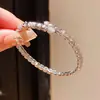 Pulsera Abierta Redonda Flecha de Circonita Galvanizada en Oro Real de 18 Quilates Lujo Ligero Moda Vintage Joyería de Alta Gama para Mujeres