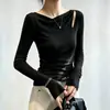 Elegante camiseta de punto negra de manga larga, diseño de hombros descubiertos para mujer, falso dos piezas, corte ajustado, camiseta básica elegante 14135