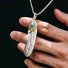 Colar com Pingente de Pena de Turquesa Banhado a Prata para Homens, Sofisticado, Bonito, Versátil, Nicho Venda Direta da Fábrica Takahashi Goro