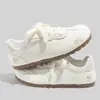 Moda Outono Tendência Treinamento Alemão Sapatos Femininos 2026 Verão Novo Estilo Coreano Sapatos Brancos Versátil Casual Bordado Sapatos de Pão Femininos