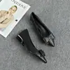 Zapatos de mujer de punta fina de cuero genuino, nuevo modelo primavera 2026, tacón grueso, suela suave, sin cordones, de moda, versátiles, zapatos casuales negros para mujer