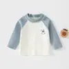 Camiseta de bebê tipo A, sem costura, gola redonda, manga longa, macia, 100% algodão, para primavera, outono e inverno, adequada para meninos e meninas, um top versátil