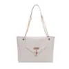 Bolsa Pequeña Cuadrada de Mano con Textura de Gama Alta al por Mayor para Mujer 2025 Otoño Nueva Moda Bolso de Hombro de Lujo Ligero Bolso de Cadena para la Axila