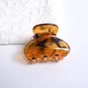 Pin de Clip Transparente con Estampado de Leopardo Mediano de 4 cm Estilo Nuevo Pin Yuanbao Pasador para la Parte Trasera de la Cabeza para Mujeres Peinado Semi-recogido Accesorios para el Cabello Populares Transfronterizos