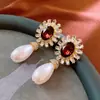 Collar Retro Europeo y Americano con Flor Incrustada de Diamantes y Perlas de Imitación en Forma de Gota, Elegante y de Moda, Joyería de Lujo Ligero de Alta Gama Transfronteriza para Mujeres