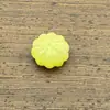 Colgante de Cera de Abeja de Segunda Generación Pequeños Accesorios DIY Hecho a Mano Resina Flor de Loto Gota Cadena de Cuentas de Calabaza Pulsera Hebilla Segura Colgante
