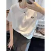 Camiseta Blanca Regular de Hombro Cuello Redondo Manga Corta para Mujer, Verano 2026, Estilo de Viaje Diario, Diseño de Botones, Top Base