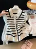 Nuevo suéter de punto con rayas y encaje de muñeca de manga larga para mujer, otoño temprano 2026, top de punto con diseño elegante y moderno para usar como prenda exterior
