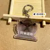 Gatinho Peculiar de Boca Torta Chaveiro Acrílico Presente Engraçado de Pegadinha Aniversário Pequeno Presente Pingente de Mochila