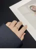 Anel Pequeno de Ferradura Torcida Luxo Acessível Simples Ins Ouro 18K Design de Nicho Diamante Anel de Alta Qualidade