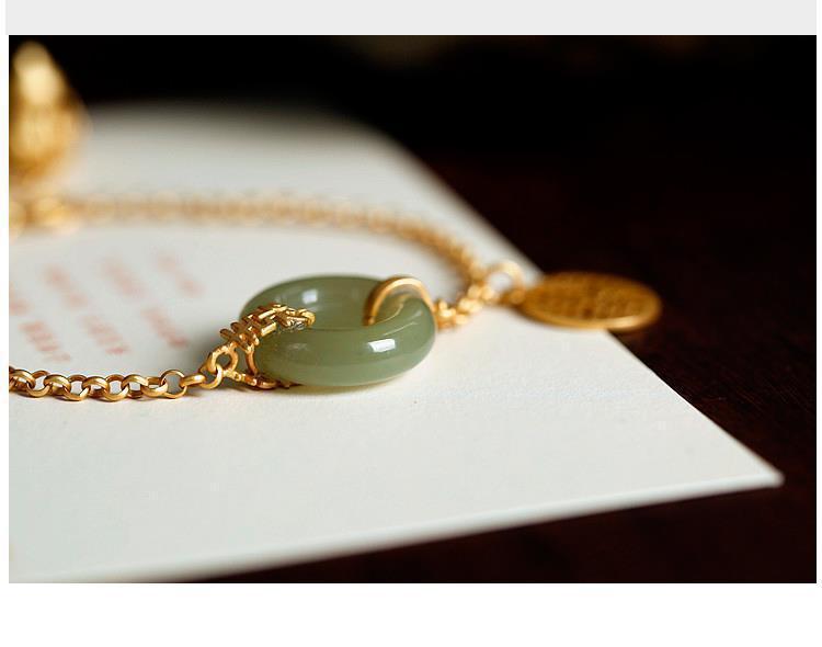 智贝详情图_8原创s925度银镀金手链女天然和田玉平安扣碧玉