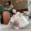 Bolsa Feminina 2024 Nova Bolsa Feminina Estilo Coreano Simples Letra Grande Capacidade Ombro Bolsa de Lona Estilo Coreano Bolsa de Lona Tote
