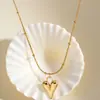 Colar Casual e Exquisito de Nicho Acessível de Luxo Colar com Pingente de Coração Pequeno Corrente Clavicular de Aço Titânio Banhado a Ouro 18K que Não Desbota para Mulheres