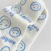 Calcetines para Mujer en Otoño e Invierno Estilo Nuevo Caricatura Cara Sonriente Calcetines de Algodón de Media Pantorrilla para Mujer Son Cómodos, Absorbentes del Sudor, Transpirables y Versátiles para Estilo Campus de Niñas