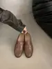 Mocassins slip-on estilo britânico retrô para mulheres, nova coleção primavera/verão 2026, sapatilhas de bico redondo, sapatos pequenos de couro versáteis