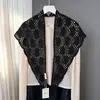 Bufanda de lana tejida con patrón de monedas tridimensional y triángulos calados para mujer con bordes ondulados, chal de hombro casual vintage, alta calidad
