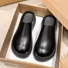 Sandálias estilo Birkenstock de sola grossa, que aumentam a altura, para mulheres, com design de bico fechado, perfeitas para usar ao ar livre, nova coleção de outono de 2026, ideais para mulheres baixinhas e fáceis de calçar.