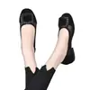 Zapatos de Malla Individuales de Punta Redonda con Tacón Grueso y Boca Cuadrada para Mujer, Nuevo Estilo Verano 2026, Zapatos Transpirables de Tacón Medio Huecos para Madres de Edad Media y Mayores