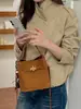 Bolsa Saco Retro Camurça Melanóide Feminina 2026 Outono/Inverno Nova Bolsa de Mão Trançada Pingente de Miçangas Bolsa de Ombro Único Transversal