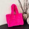 Bolsa de Pelúcia Outono e Inverno Feminina de Alta Qualidade Versátil para Ombro e Axila Moda Costura Bolsa de Mão Grande Capacidade Bolsa de Pelo