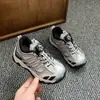 Zapatos de Peluche para Niños Estilo Old Daddy 2026 Invierno Nuevos Hebilla Giratoria Zapatos Cálidos para Senderismo Niños Medianos y Grandes Zapatos Deportivos