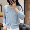 Cardigan de Tricô Bordado em Lã Novo Primavera/Outono 2026 Roupa Externa Feminina Suéter de Lã Gola Redonda Cardigan de Botão Versátil